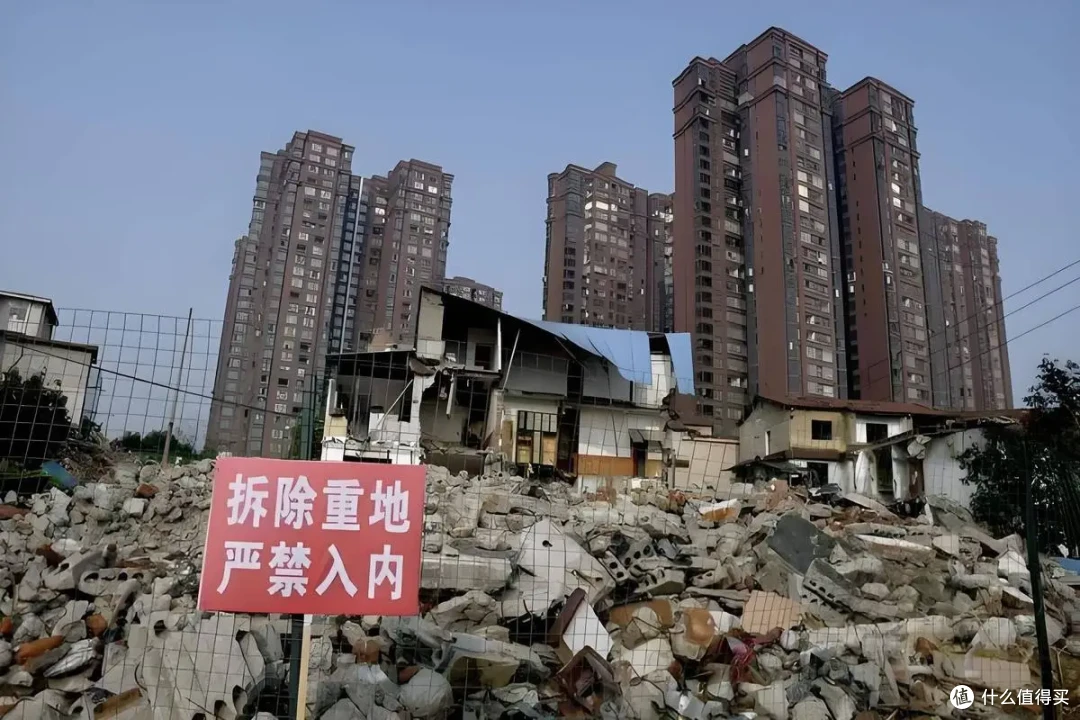 为什么内行人都悄悄盯上旧小区顶楼?到底图的是什么?