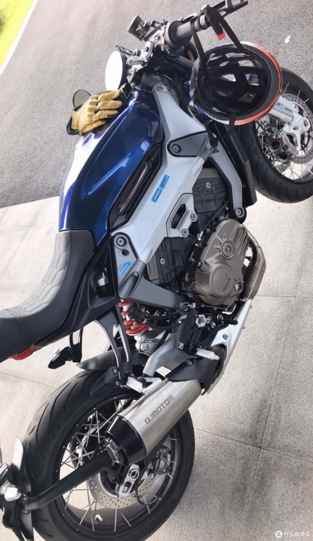 钱江V4复古街车“烈马600”路试曝光！米兰概念车真要量产了！