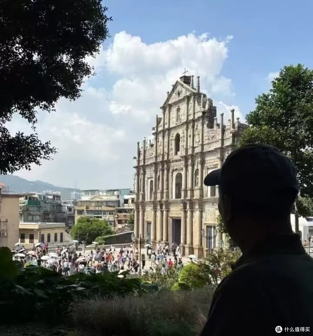 月圆遇华诞：维港烟花与大三巴蛋挞的港澳双城记