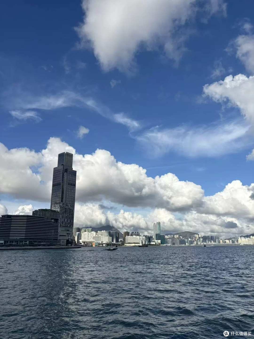 月满维港烟花起，双节漫步港澳醉夜色