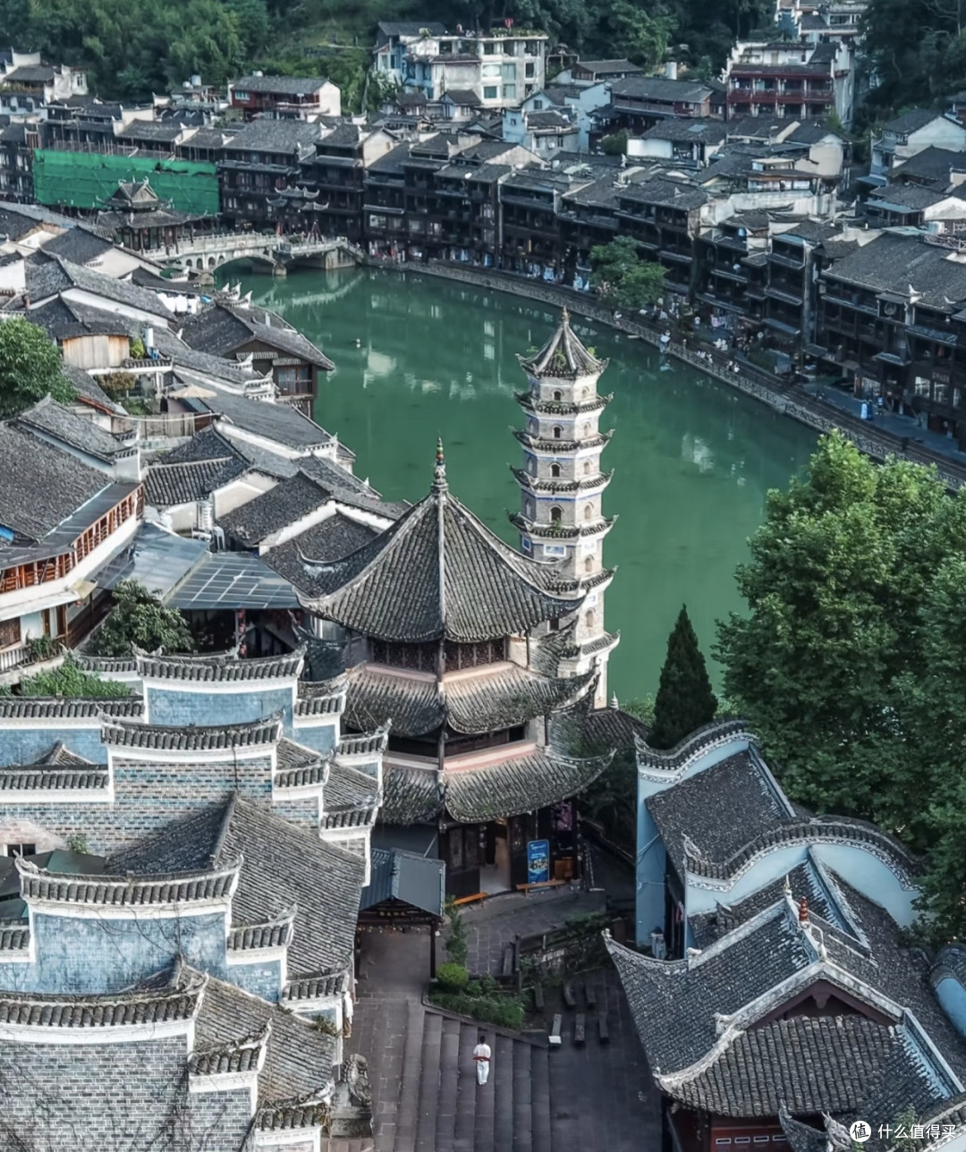 双节错峰游湖南凤凰古城攻略,小众景点与高性价比住宿推荐