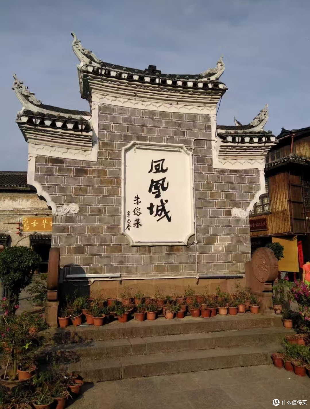 湘西凤凰古城的昼夜景致与风情