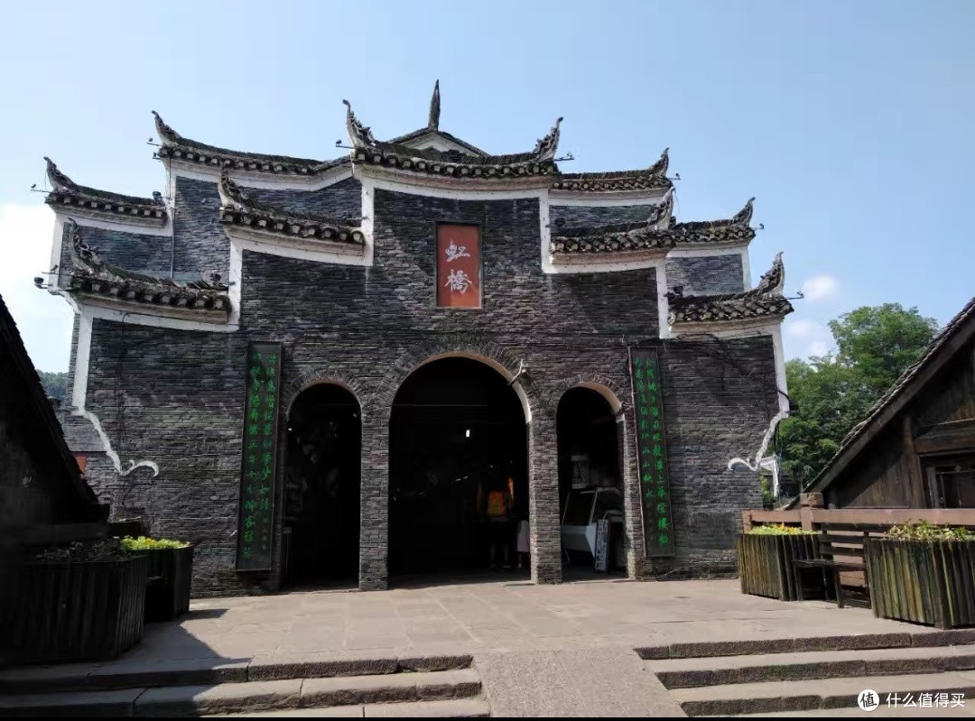 湘西凤凰古城的昼夜景致与风情