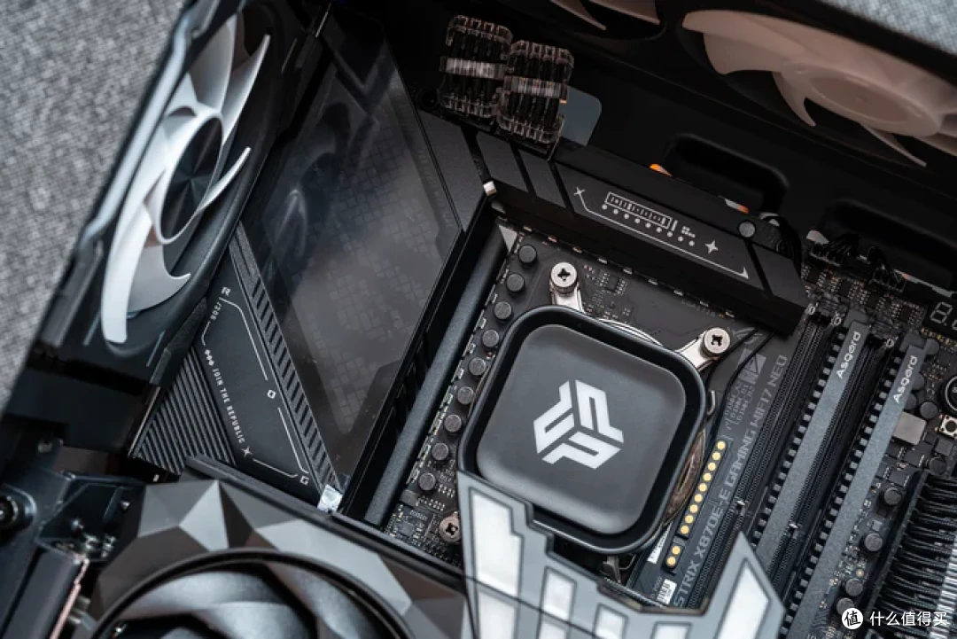 追风者视界之窗像素版+华硕STRIX X870E-E NEO+影驰5080黑魂X装机