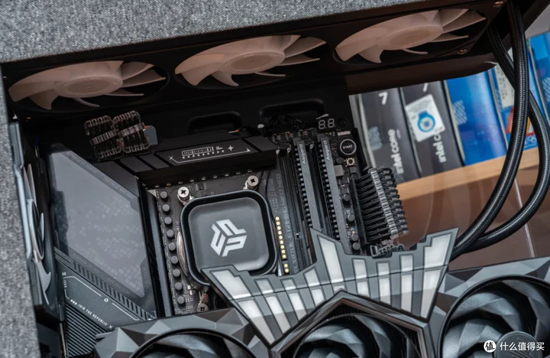 追风者视界之窗像素版+华硕STRIX X870E-E NEO+影驰5080黑魂X装机