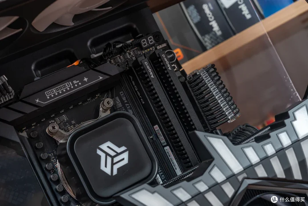 追风者视界之窗像素版+华硕STRIX X870E-E NEO+影驰5080黑魂X装机