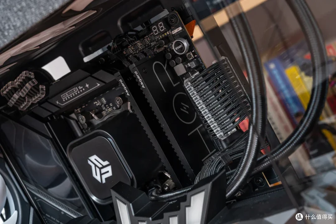 追风者视界之窗像素版+华硕STRIX X870E-E NEO+影驰5080黑魂X装机