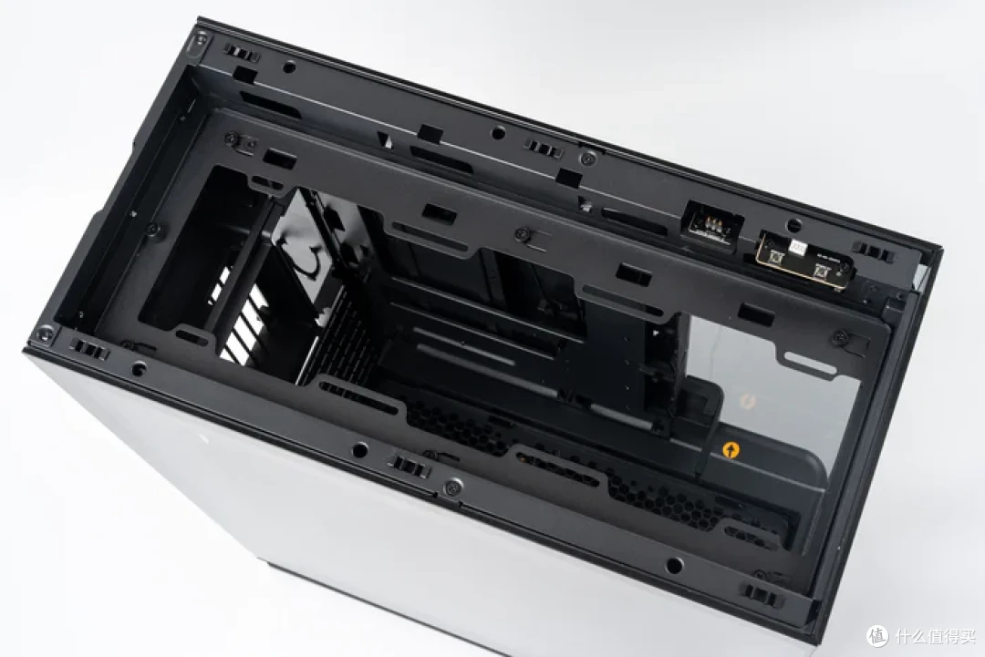 追风者视界之窗像素版+华硕STRIX X870E-E NEO+影驰5080黑魂X装机