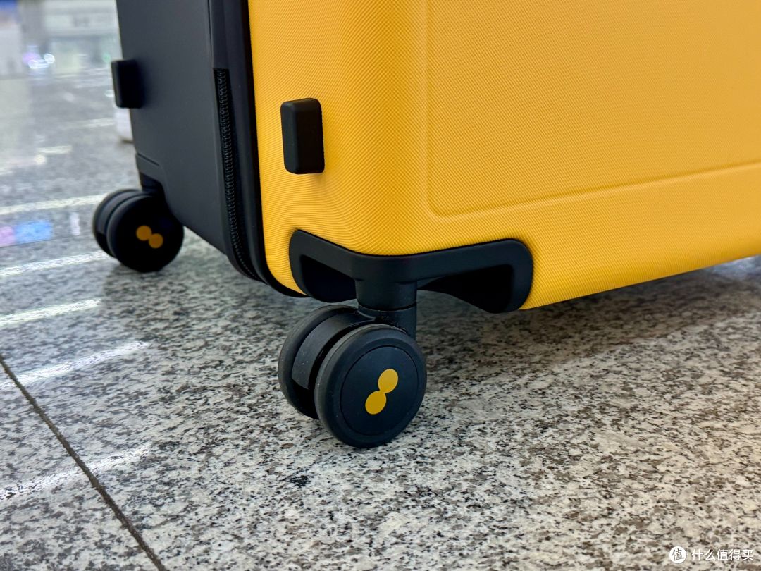 巨能装!三娃家庭国庆出游,一个行李箱装下5人长途行李!