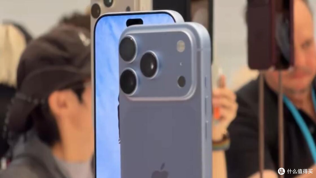 14天卖了200万台，同时被曝信号故障：iPhone 18 Pro的冰火两重天