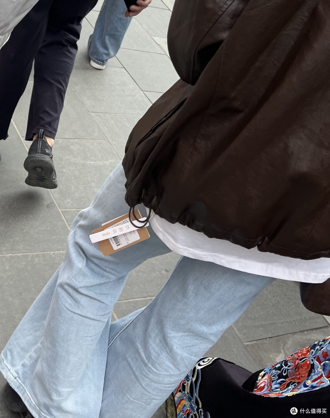 女装被逼到系2.4米丝带防蹭穿，男装退货率咋就那么低？