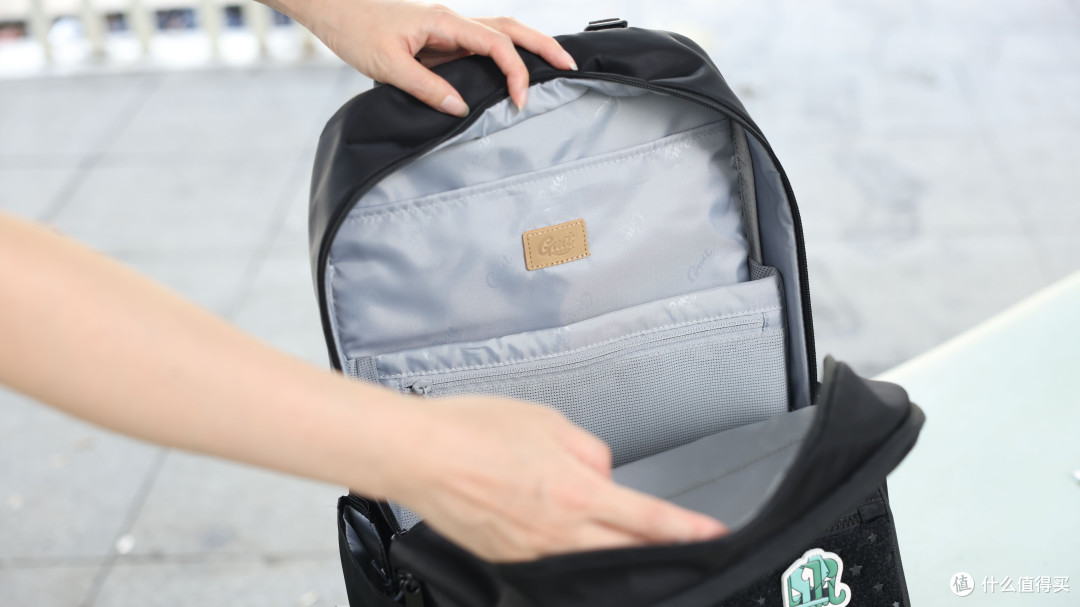 小升初孩子挑护脊书包太难？这款颜值和实用性都顾到了
