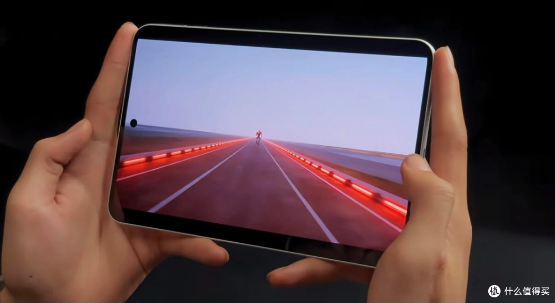 8.4英寸 + 240Hz + 10000mAh,首款Win小平板来了
