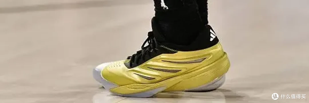 【WNBA每日上脚】灭霸紫无法拯救克拉克?不败神鞋金身没了!