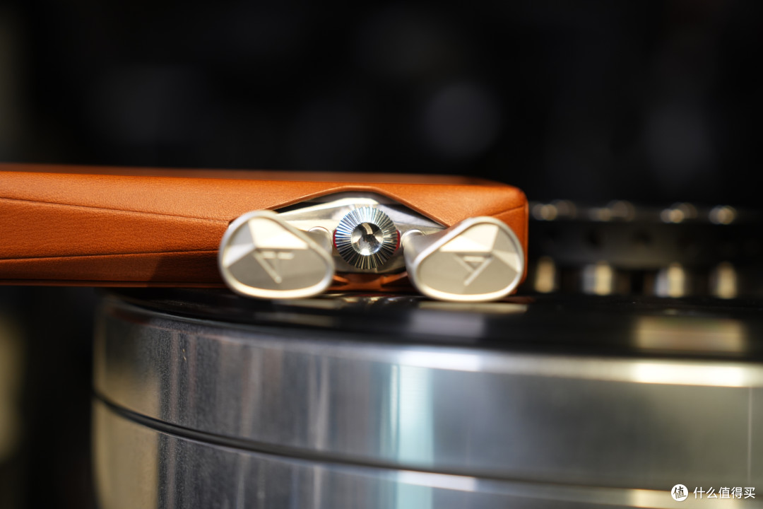 罕见的“非讨好向”旗舰耳机:Astell&Kern CLARUS克鲁斯把玩随笔