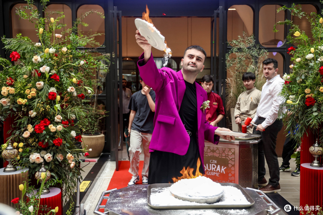 “微笑哥”亮相深业上城!CZN BURAK GURME柏克土耳其餐厅开业
