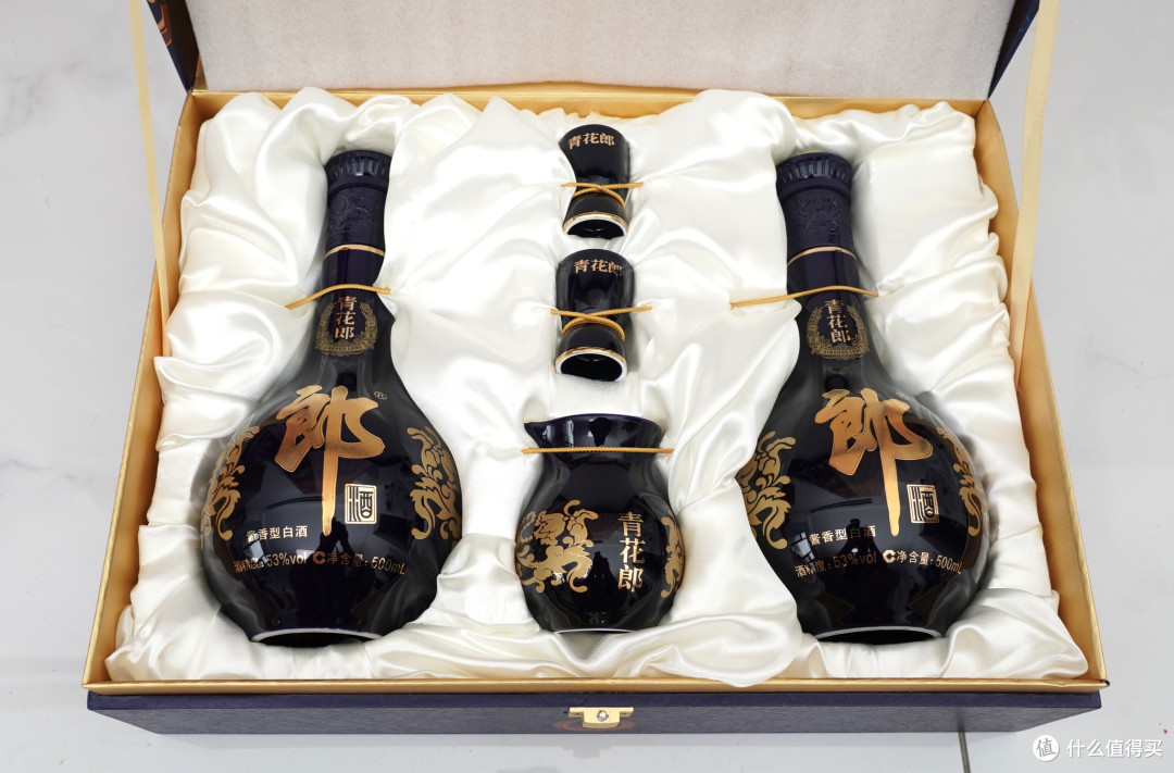 双节+老同志退休,拿出2021年的青花郎礼盒装庆祝,还行不?!