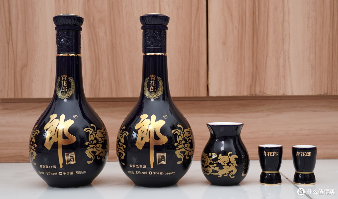 双节+老同志退休,拿出2021年的青花郎礼盒装庆祝,还行不?!