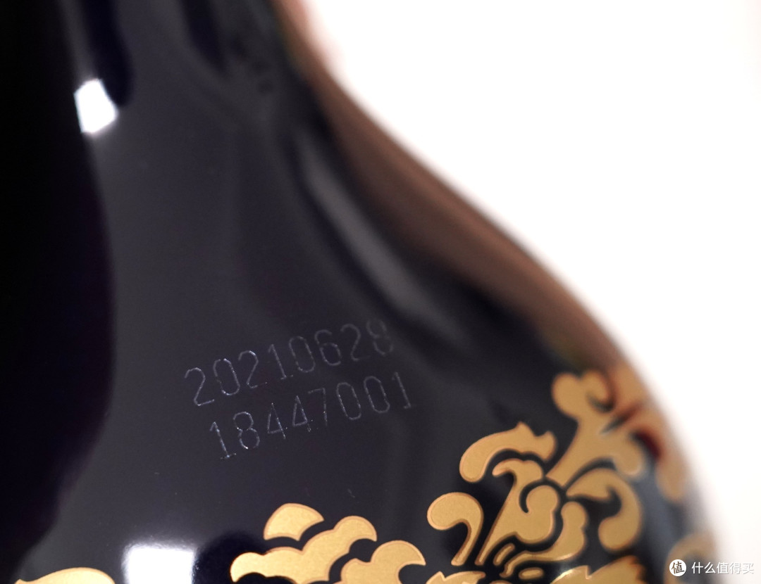 双节+老同志退休,拿出2021年的青花郎礼盒装庆祝,还行不?!