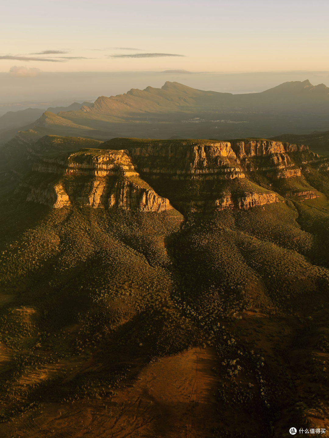 ● Wilpena Pound, Flinders Ranges & Outback, South Australia  📷 / © Emilie Ristevski