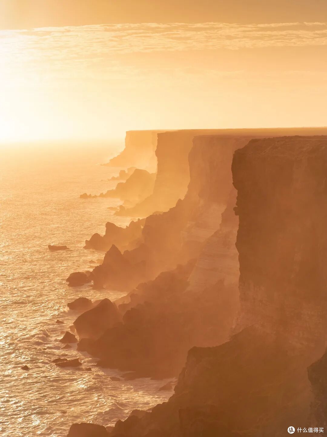 ● Bunda Cliffs, Eyre Peninsula, South Australia  📷 / © Lewis Burnett