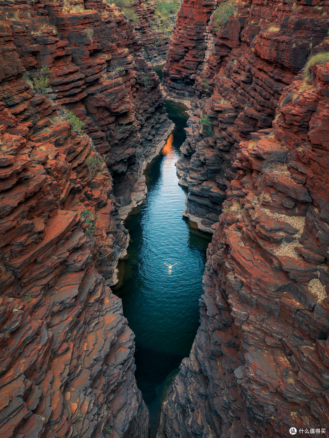 ● Joffre Gorge, Karijini National Park, Western Australia  📷 / © Tourism Western Australia/@cjmaddock