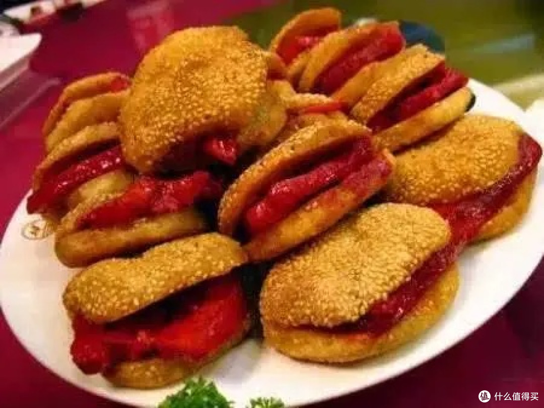 糟肉光饼：红糟藏闽味，饼夹百年香