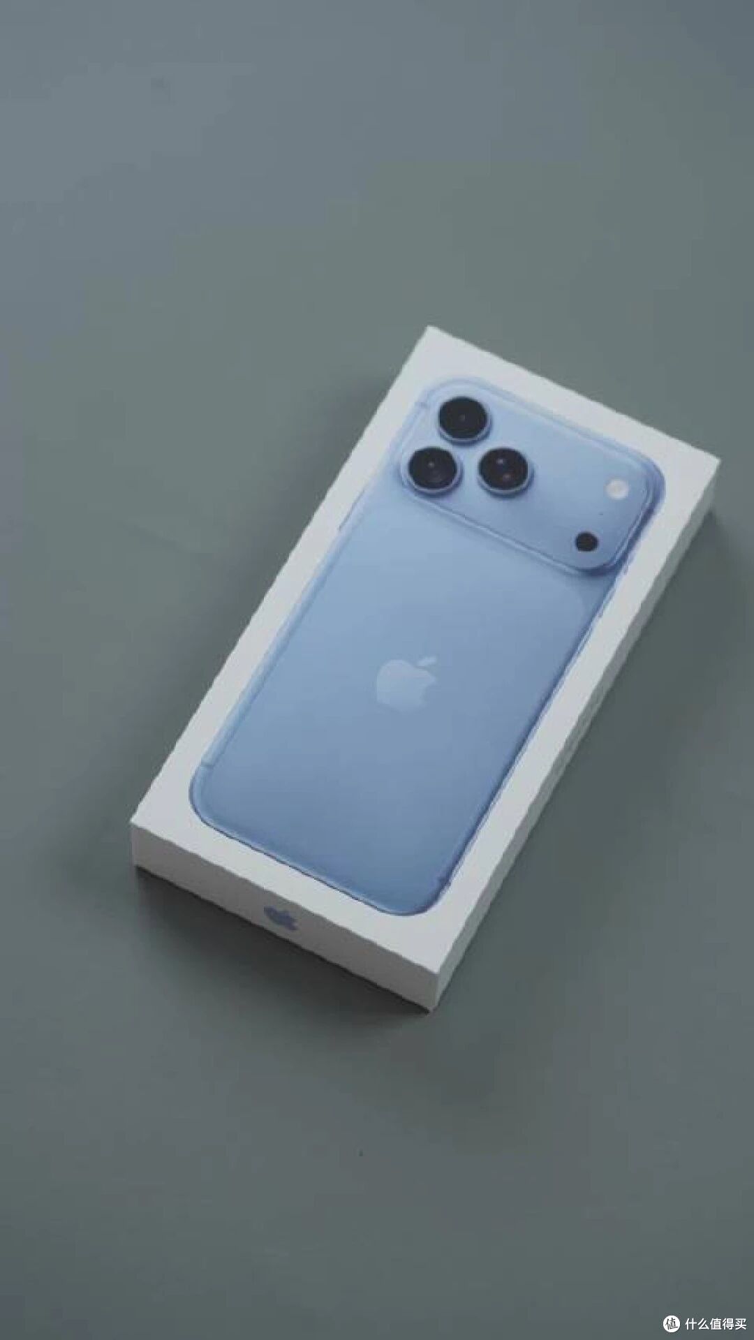 iPhone 18Pro涨了一千照样卖爆，国产涨了一千被骂：差距到底在哪