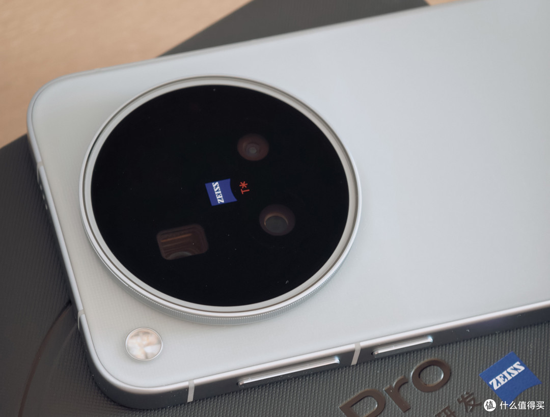 差1500,2亿长焦VS2nm芯片,买新还是买旧,vivoX300ProVSX500Pro