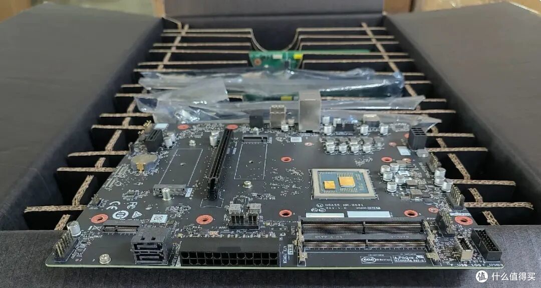 1480元 R7 8745HX MATX主板,核显+算力卡,生产力主机新思路