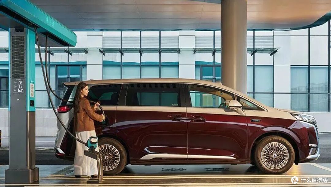 35.98万起!比亚迪新车官宣:单月销量6308辆,10月5日继续开售