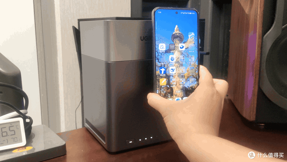 电脑3T+手机512G储存全满了,我上了台NAS绿联DH4300 Plus