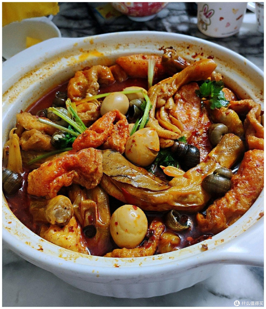螺蛳鸭脚煲：柳州夜市里的一锅热辣江湖
