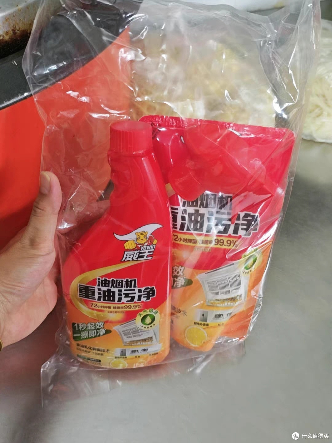 威王油污净助力厨房深度清洁