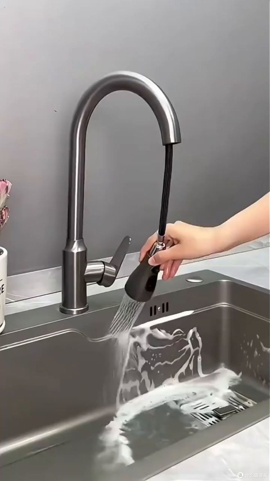 厨房水龙头清洗技巧,告别水垢焕然一新
