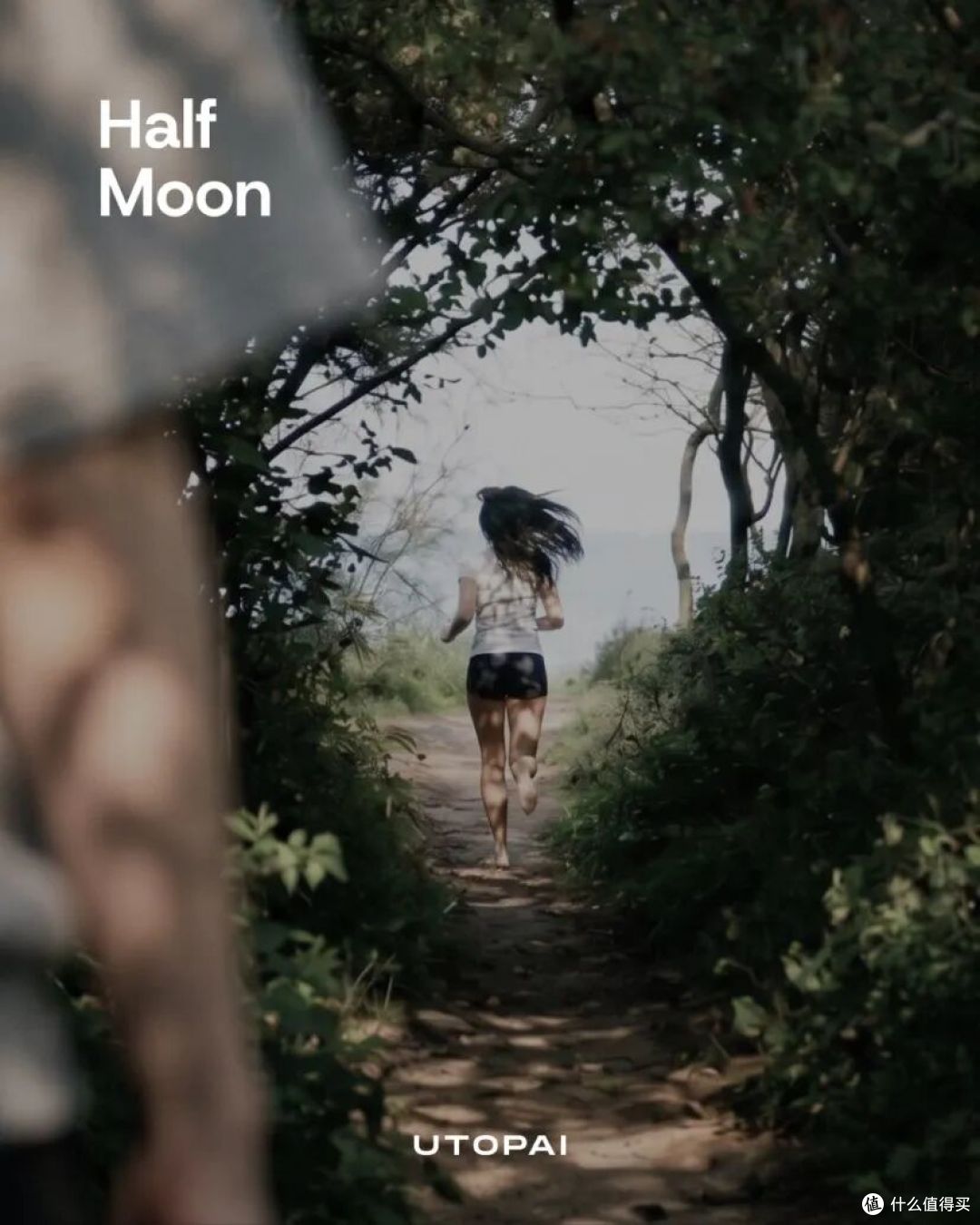▲&nbsp;《Half Moon》