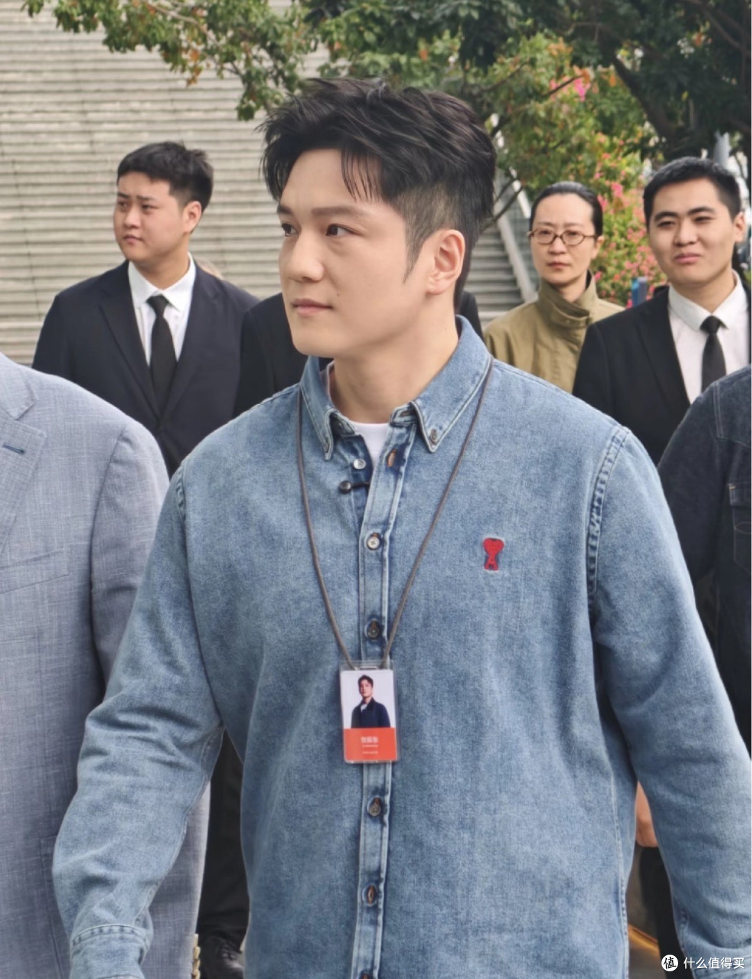 樊振东身穿Ami