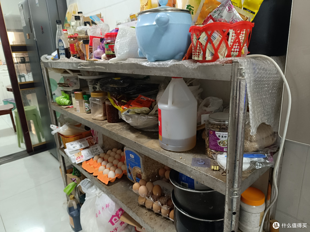 厨房置物架太实用!分层摆放,杂乱食材一次性归置好