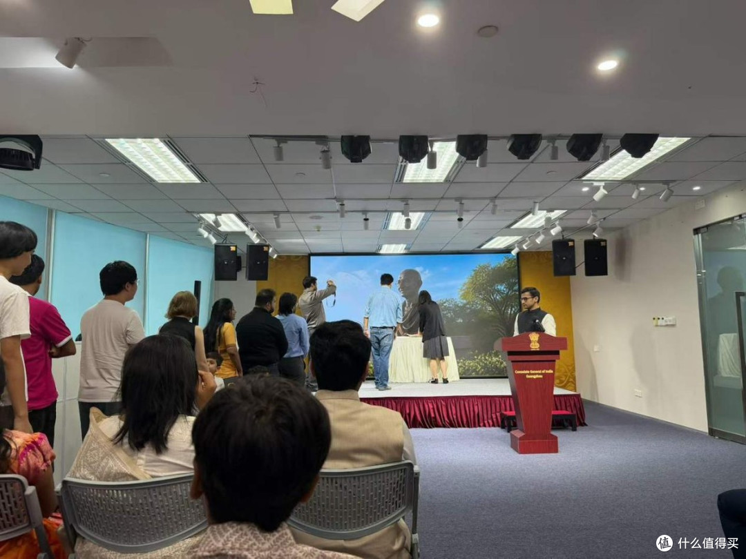 共工新闻社应邀出席圣雄甘地诞辰157周年纪念活动