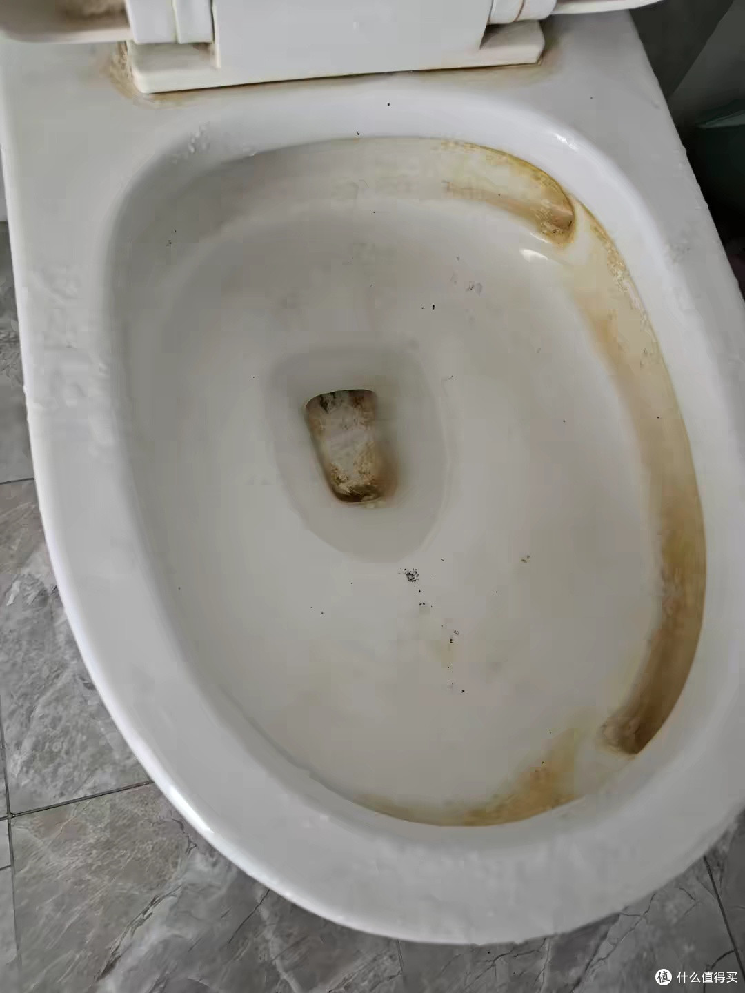 马桶顽固黄垢刷不掉，用它8分钟解决