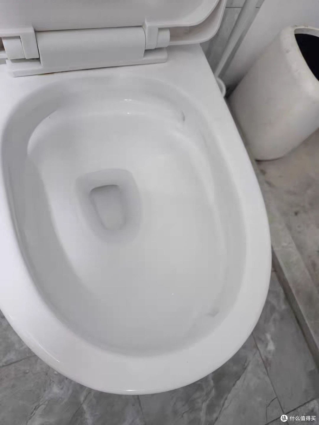 马桶顽固黄垢刷不掉，用它8分钟解决