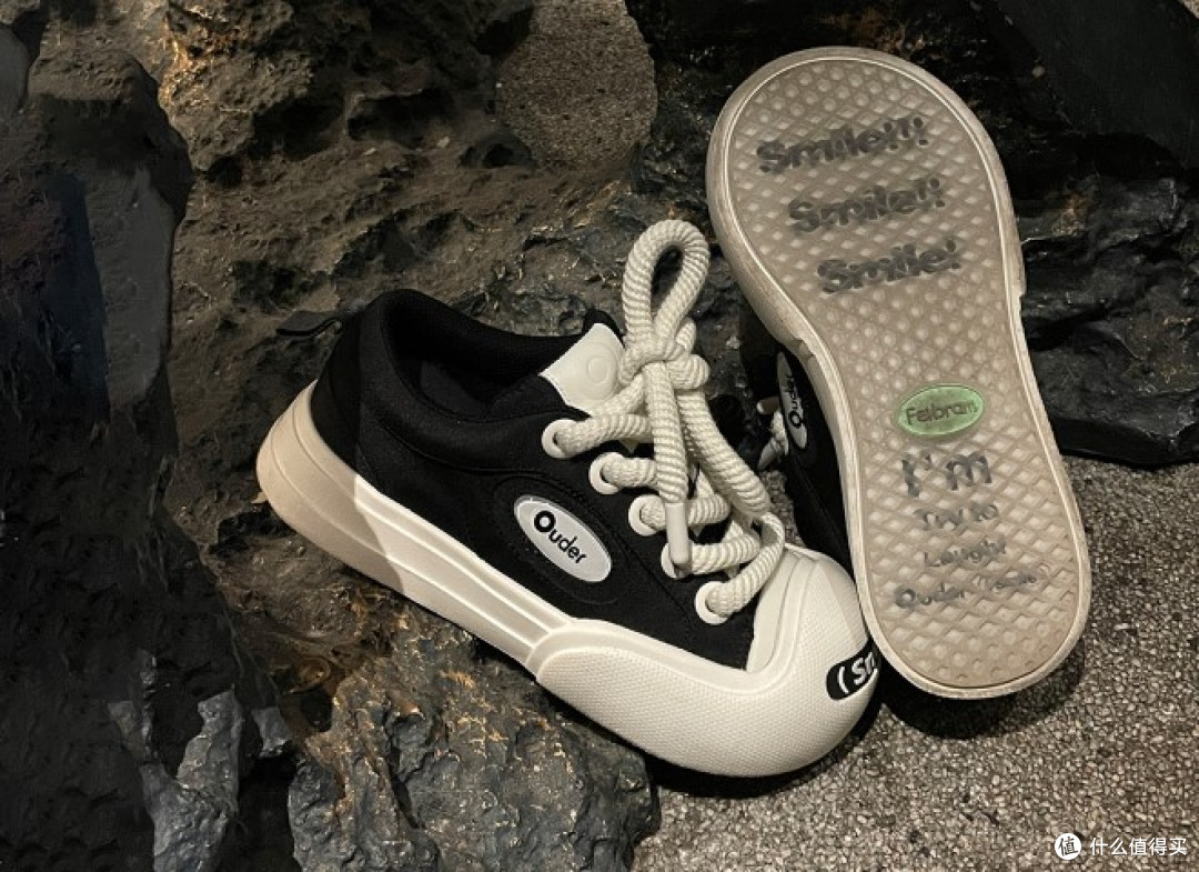 三双不同材质厚底增高帆布鞋横评:帆布、牛皮、牛仔怎么选