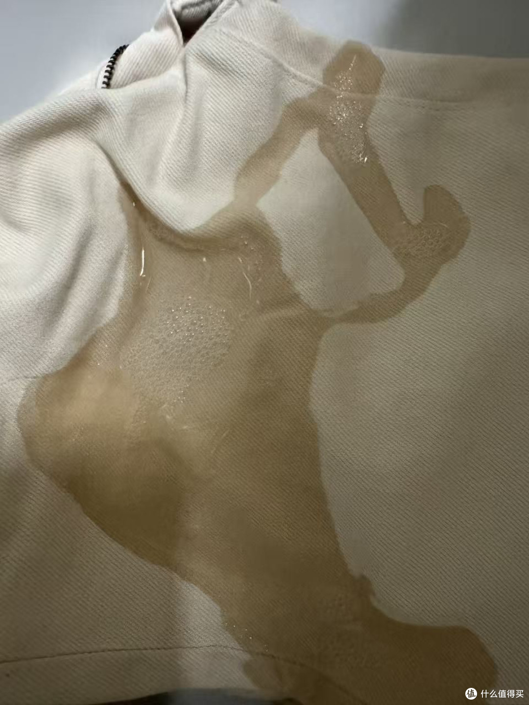 用温水打湿脏了的地方