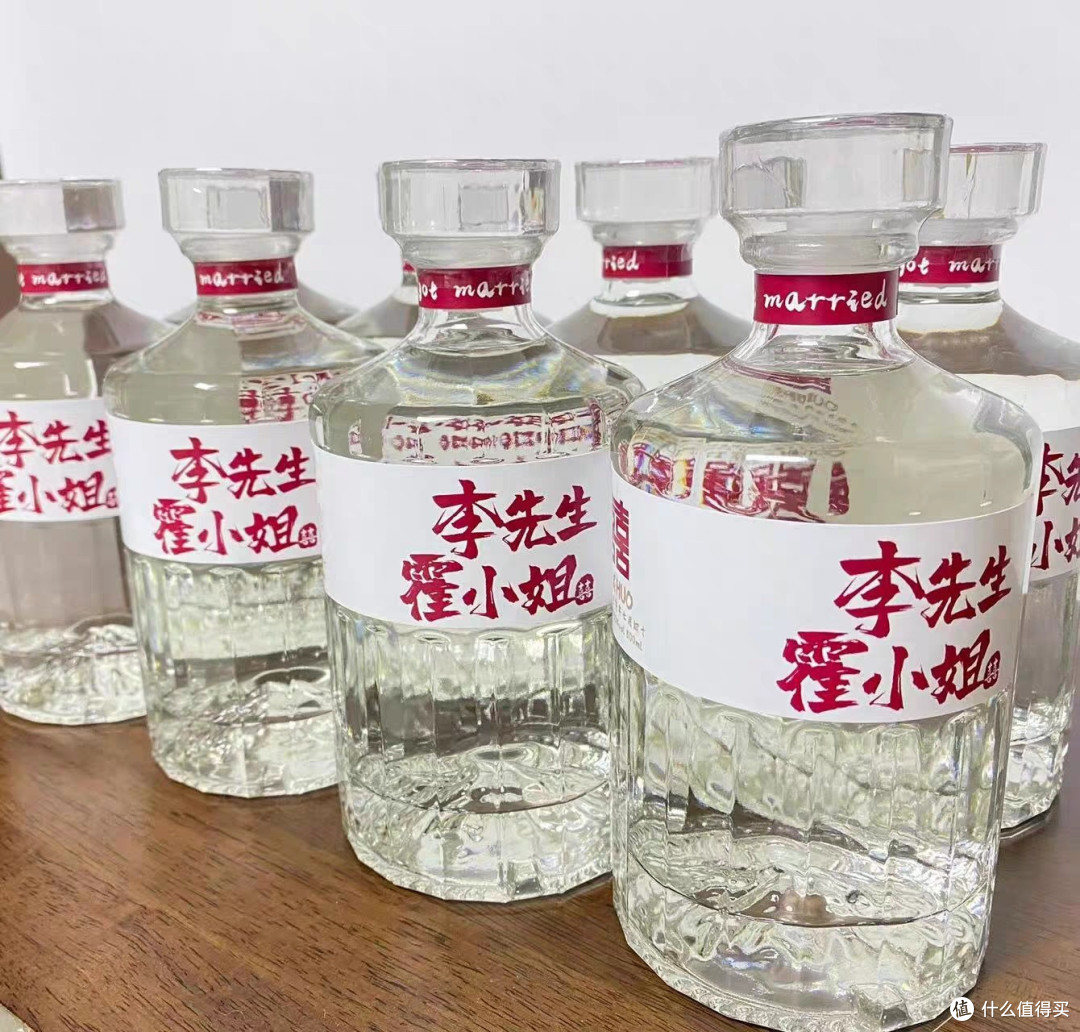 饭局上的“茅台镇定制酒”,真是高端酒?还是智商税?和大家说说茅台镇定制酒的门道