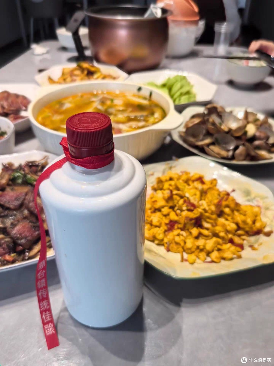 饭局上的“茅台镇定制酒”,真是高端酒?还是智商税?和大家说说茅台镇定制酒的门道