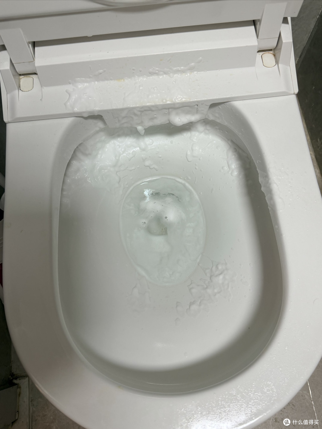别再拿刺鼻洁厕灵熏自己了!这瓶泡沫喷完像浴室开了窗