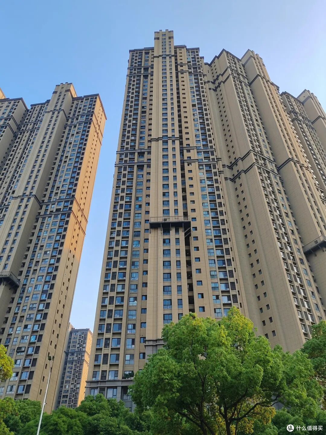为啥懂行的人,都在悄悄处理这5种房产?过来人:再便宜也别碰!