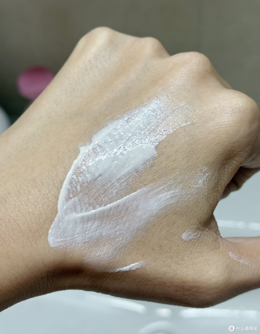 男生怎么低成本养出一张"干净的脸"?我把护肤品砍到只剩3样