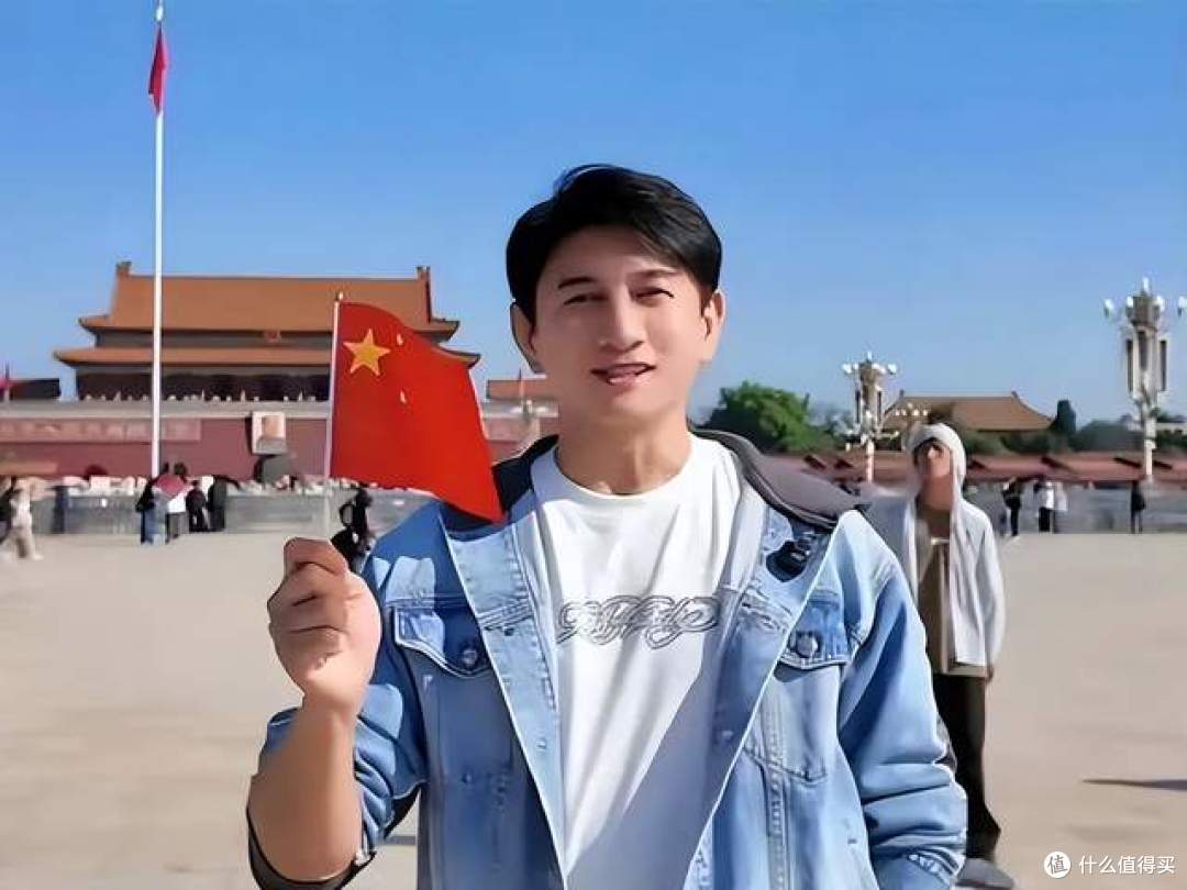 举国旗庆国庆被取消开球!吴奇隆登长城表态,网友:立场太硬气