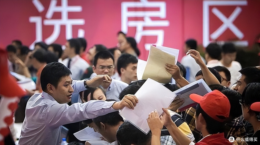 又开始抢房了?认购率485%,售楼处被挤爆!楼市抢房行情回来了!